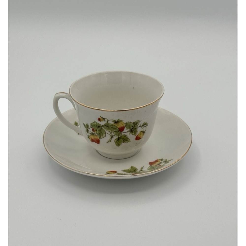 Vintage Strawberry Tea Cup & Saucer Set Gold Trim‎ Floral China Cottagecore